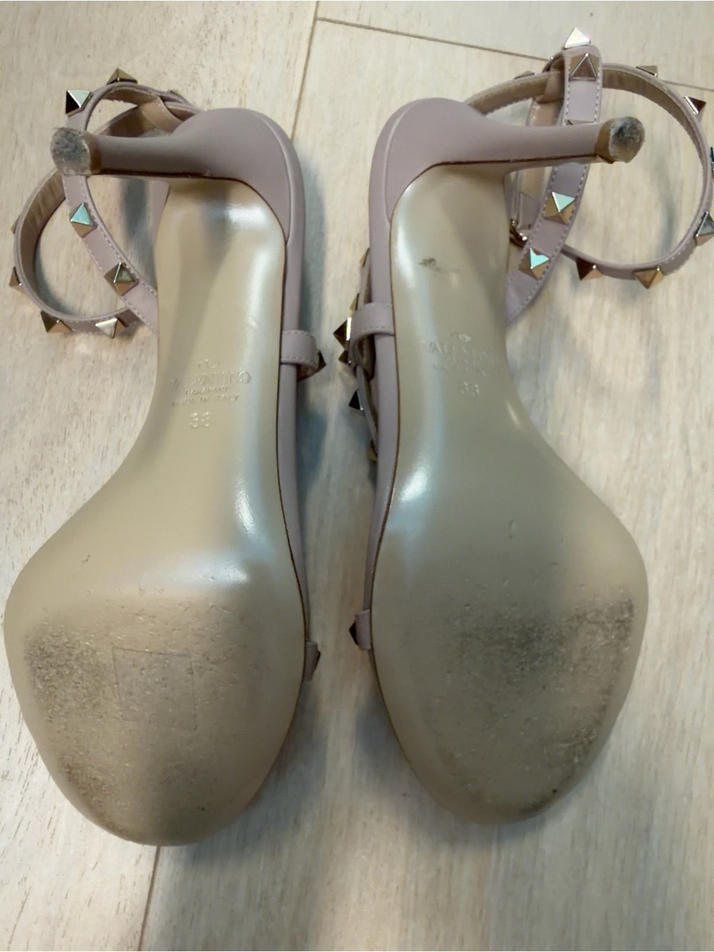 Valentino Garavani Rockstud T-Strap Heels in Blush Nude - Picture 5 of 7